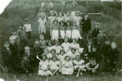 Infants School c1943 - - Enid Gowland, Jean Bridges, Evelyn Richardson, Evelyn Poole, Isabel Clemmett, Margaret Moore, Jaon Curry, Mary Hargreaves, Unknown, David Douglas, Ann Fishwick, Margaret Williams, Connie Woodward, Enid Poulson, Alan Lawson, Arthur Dobbin, Frank Harper, Colin Henderson, Margaret Winnard, Mary Mercer, Betty Hildrew, Lily Rutherford, Alan Cowan, Unknown, Tom Simpson, Billy Turnbull, Ivy Ritson, Etty Watson, Margery Burnett, Phyllis Garbutt, Alan Stockdale, Alan Bradshaw, Steven Walker, David Beddell,, Billy Hedley, Jimmy Franklin, Mary Davis, Maureen Burnett, Vera Bradshaw, Connie Sinclair, Barry Thubron, John Worthington