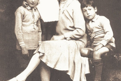 Lucy Haddock (n'e Hutton) and her children (L-R) Edwin, Lucille and Raymond, 1930s.
